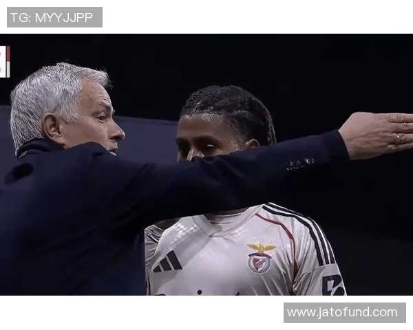 4连胜+0失球+1分紧咬第一！穆帅大巴被嘲过期？他用铁血改写潮水太燃了